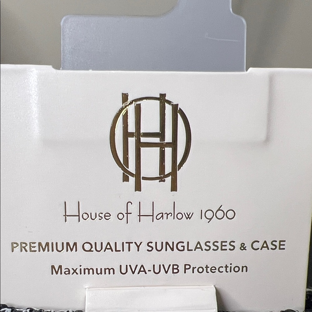 House of Harlow 1960 | Sunglasses with Case - Picture 2 of 10
